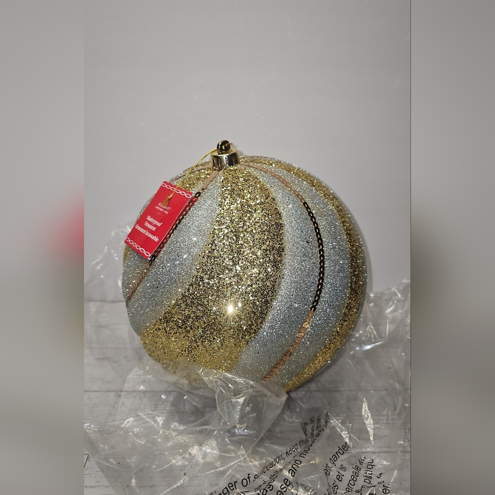 Holiday Glitter Ball Ornament - Gold & Silver
